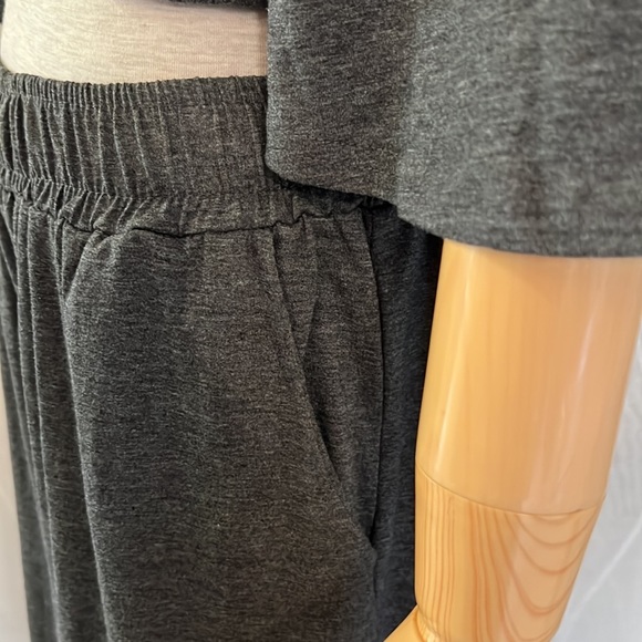 Woman’s Top + Wind leg Pens Set🌺 - Picture 8 of 13